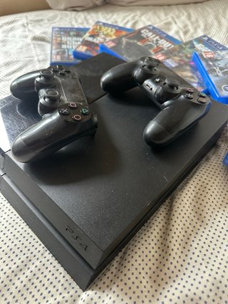 Consola PS4 + 7 Juegos + 2 Mandos