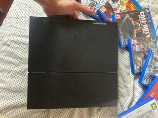 Consola PS4 + 7 Juegos + 2 Mandos