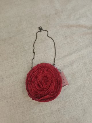 Bolso de fiesta rojo con cadena