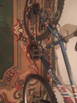 Bicicleta azul y roja