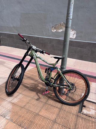 Bicicleta Giant Glory DH Talla M 26p  *negociable*