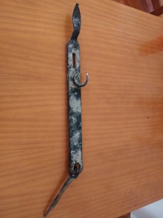 Cerrojo antiguo de puerta