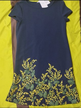 Vestido azul con flores amarillas
