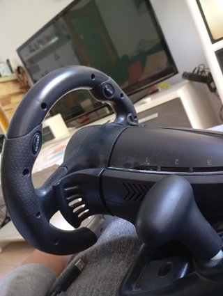 Volante de carreras PS4 seminuevo + regalo pedales