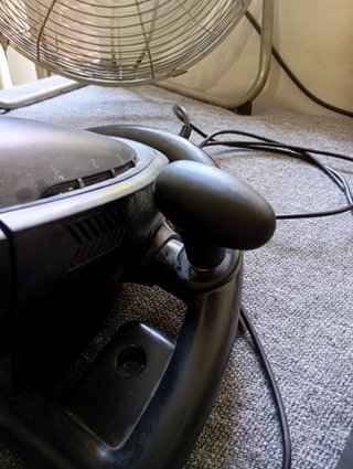 Volante de carreras PS4 seminuevo + regalo pedales