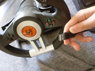 Volante de carreras PS4 seminuevo + regalo pedales