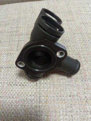 FLANGIA REFRIGERANTE GOLF MK2