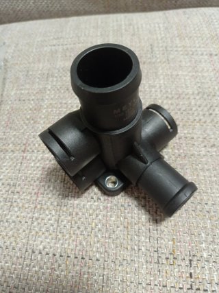 FLANGIA REFRIGERANTE GOLF MK2