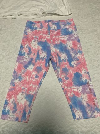 Conjunto top y mallas piratas tie-dye