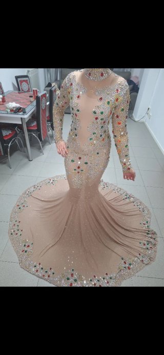 Vestido de fiesta morado con pedrería