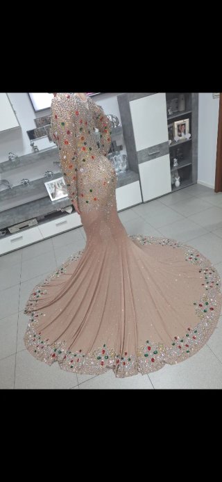 Vestido de fiesta morado con pedrería