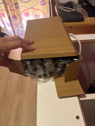 Tocador blanco sin espejo a medio montar