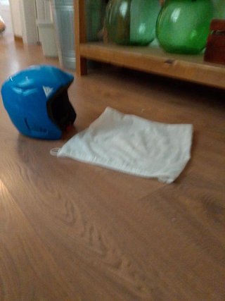 Casco de esquí infantil azul con funda