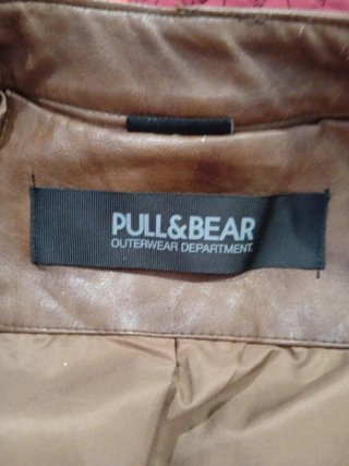 Cazadora polipiel Pull and Bear marrón