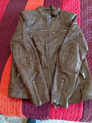 Cazadora polipiel Pull and Bear marrón