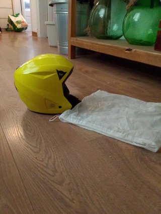 Casco Dainese de esquí infantil amarillo con funda