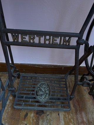 Máquina de coser Wertheim antigua