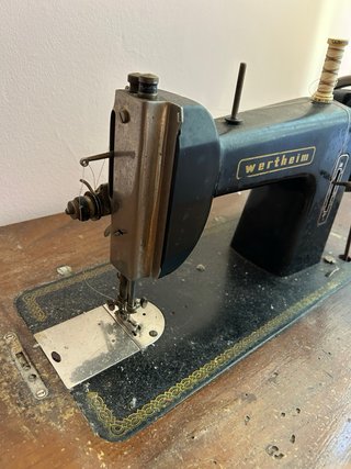 Máquina de coser Wertheim antigua