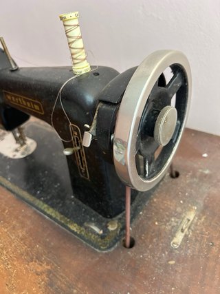 Máquina de coser Wertheim antigua