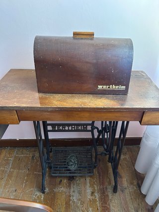 Máquina de coser Wertheim antigua