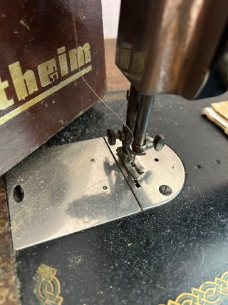 Máquina de coser Wertheim antigua