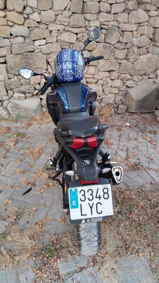 Moto Naked Sumco Azul y Negra