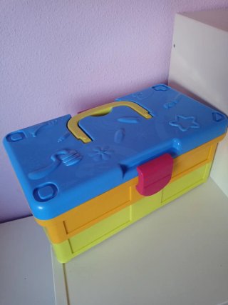 Caja de manualidades infantil con asa