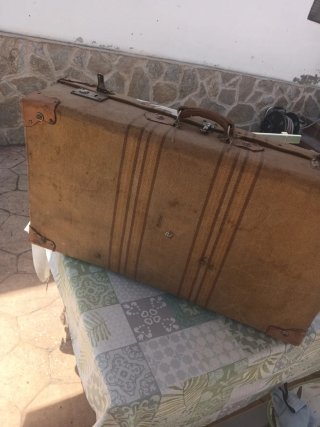 Maleta vintage de lona y cuero