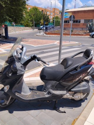 Maxi Scooter Negra