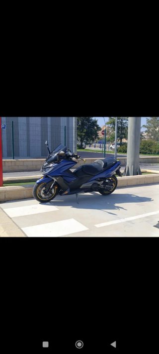 Kymco AK550 Maxi Scooter Azul