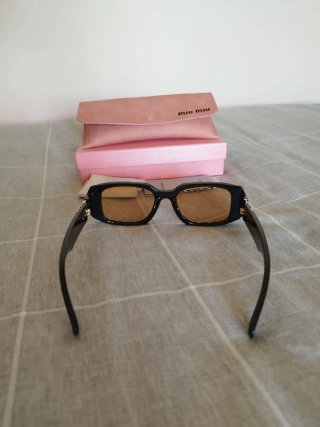 Gafas de sol Miu Miu mujer negras y amarillas