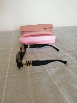 Gafas de sol Miu Miu mujer negras y amarillas