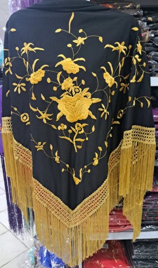 Manton negro bordado dorado