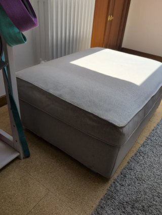 Reposapiés KIVIK con almacenaje Ikea