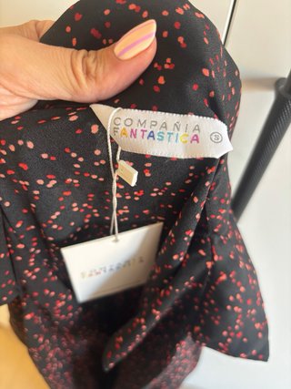 Vestido midi Compañía Fantástica negro/rosa