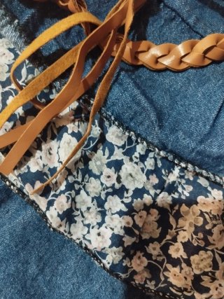 Vestido vaquero corto con cinturón