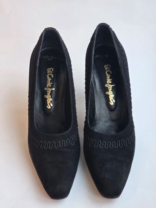 Zapatos de tacón negros de ante