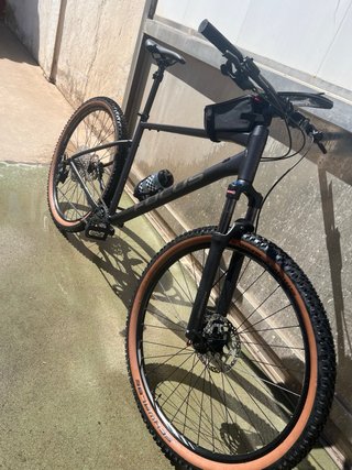 Bicicleta Focus MTB Negra