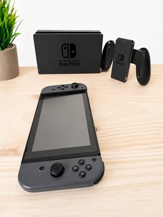 EXCELENTE!! Nintendo Switch Gris + Accesorios.