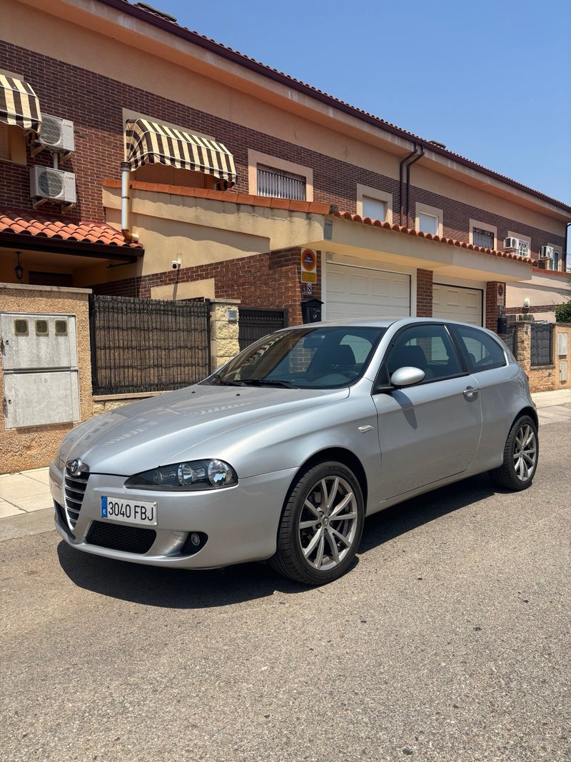 Alfa Romeo 147 TI - foto 1