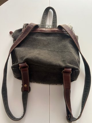 Mochila pequeña- algodon y  piel 30 cm X 30 cm