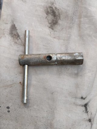 Llave de bujía 16mm