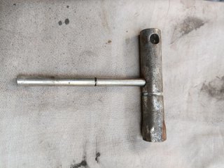 Llave de bujía 16mm