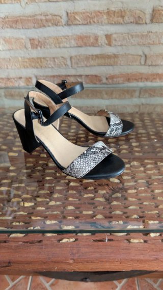 Sandalias tacón animal print negro y multicolor