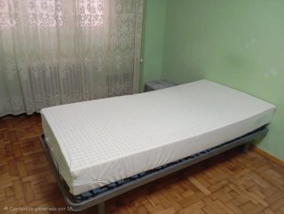 Cama articulada metálica y de madera