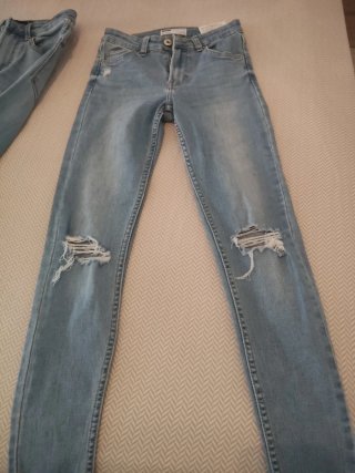 Pantalones vaqueros Bershka skinny talla 34