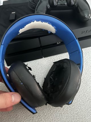 PS4 Slim 1TB Negra + 5 Juegos + Auriculares