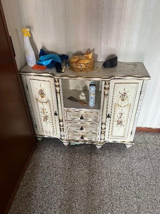 Mobiletto con cassetti e ante