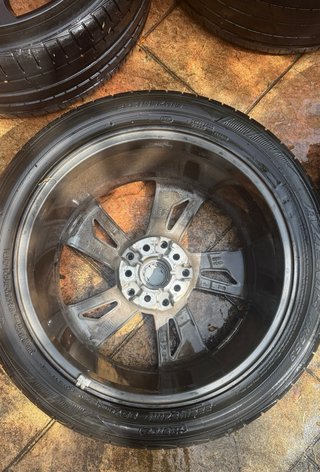 Llantas con neumáticos Originales Nissan