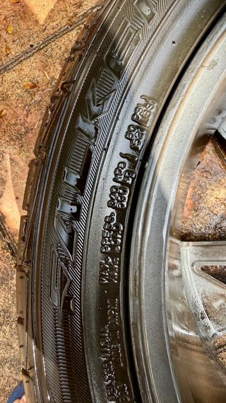 Llantas con neumáticos Originales Nissan